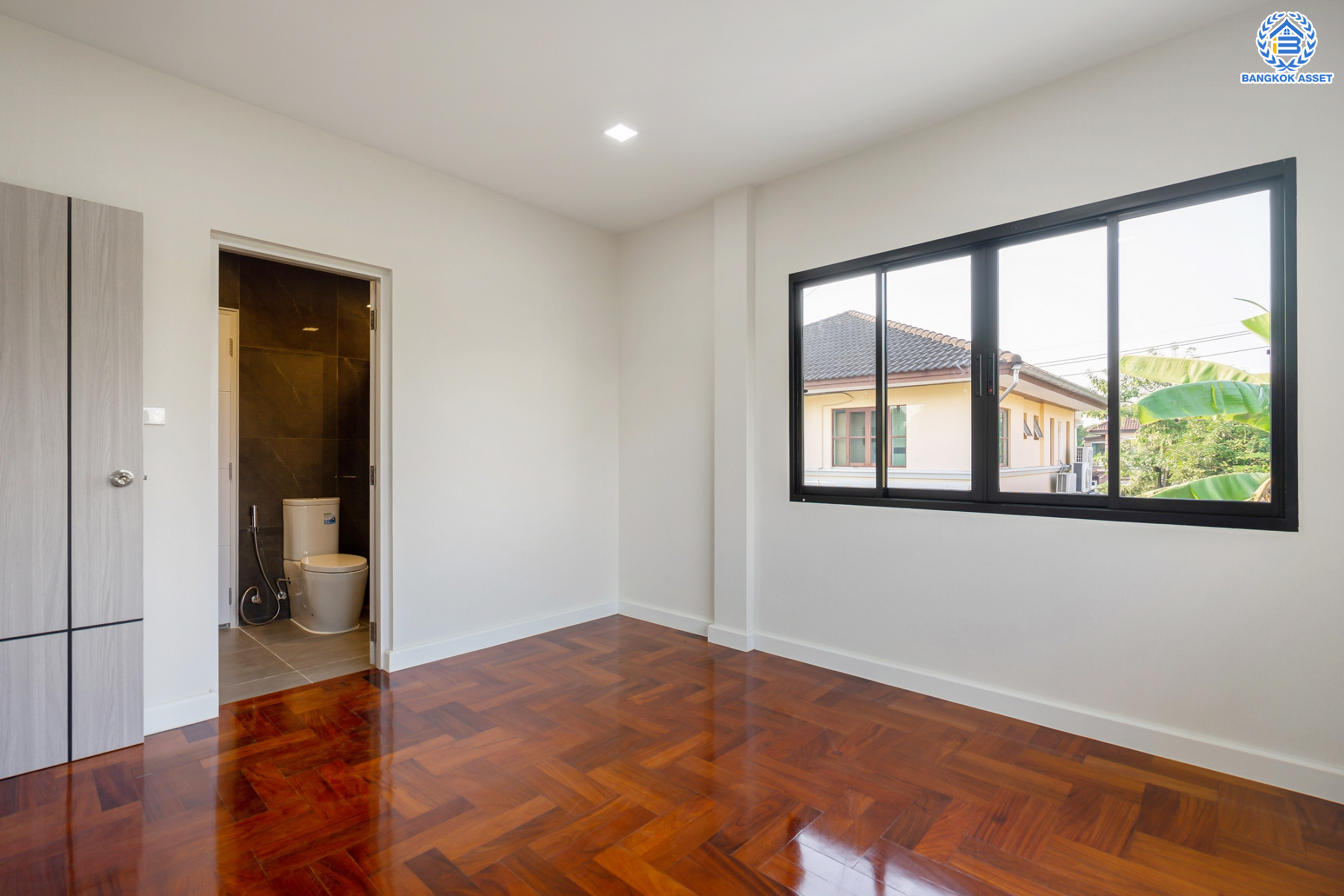 บ้านมือสองตกแต่งใหม่ หลังใหญ่พิเศษ! ม.มัณฑนา ปิ่นเกล้า-กาญจนาภิเษก (ซ.วัดพระเงิน) หลังมุม เนื้อที่ 128.6 ตร.ว. ฟังก์ชันจัดเต็ม 3 ห้องนอน 4 ห้องน้ำ 1 ห้องแม่บ้าน จอดรถได้ถึง 3 คัน เดินทางสะดวกสบาย บนทำเลติดถนนใหญ่ ใกล้เซ็นทรัลเวสต์เกต รถไฟฟ้าสายสีม่วง "สถานีตลาดบางใหญ่" และทางด่วนศรีรัช